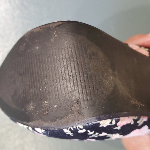 5" FLOWER STELLETO HEALS.  Pink floral print on black fabric. Charlotte Ross. 5. - Picture 6 of 12